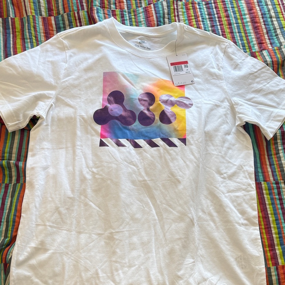 Nike White Tee with Vibrant Graphic size large new tags, super cool foil logo